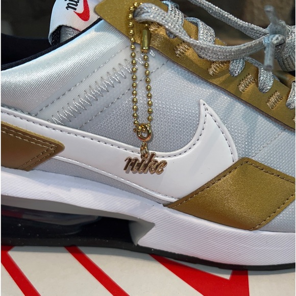 NIB Women’s Nike Air Max Pre-Day SE Pure Platinum/ White Size 7 - Picture 10 of 14